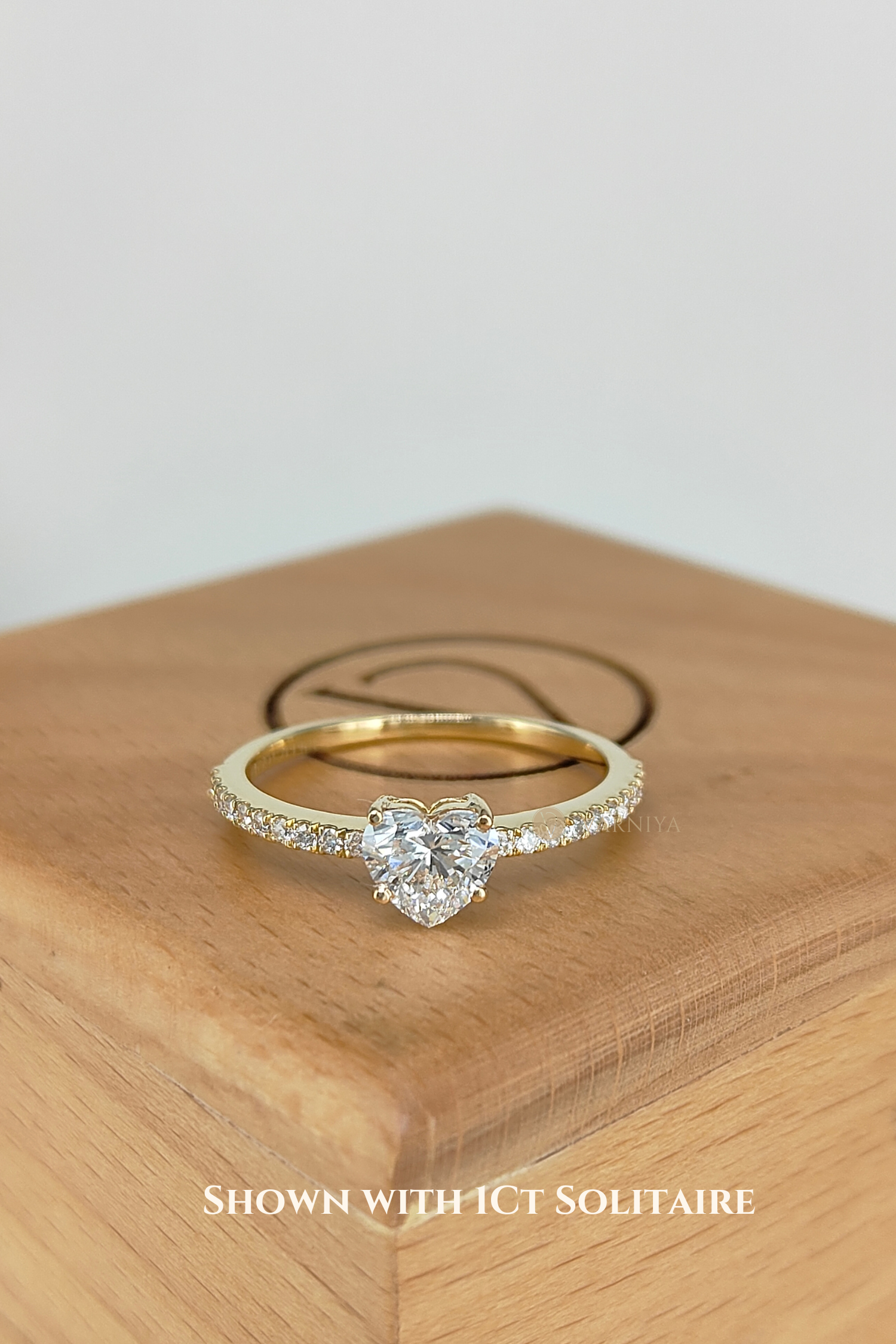 Corazón Heart Solitaire Pavé Ring
