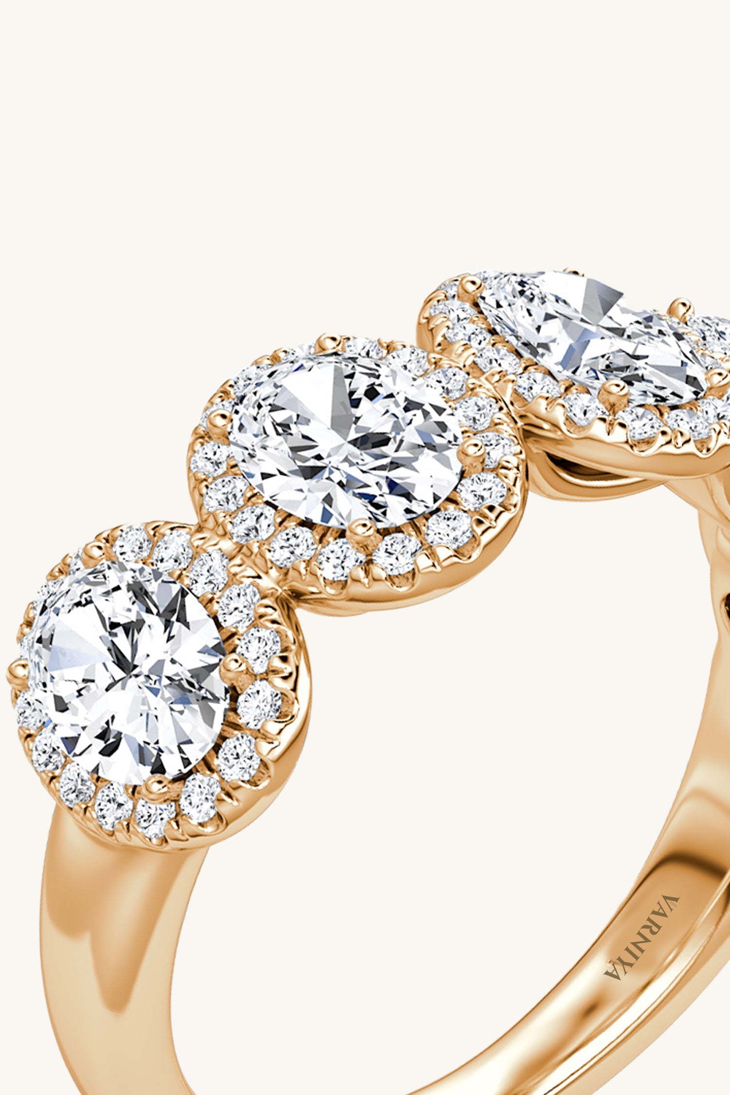 Beatriz Halo Oval Pave Band