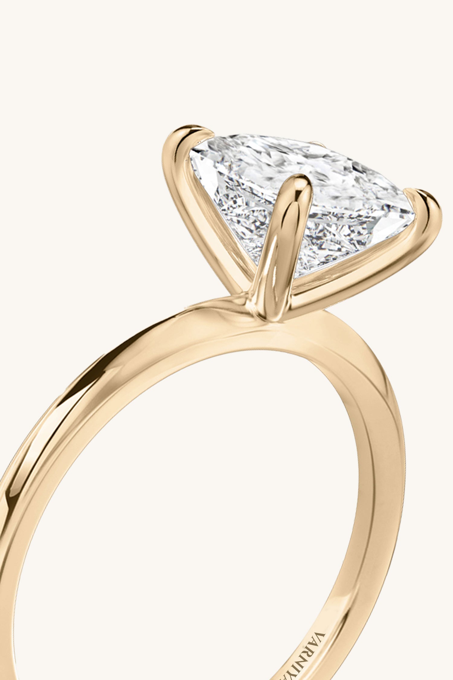 Amália Princess Solitaire Ring
