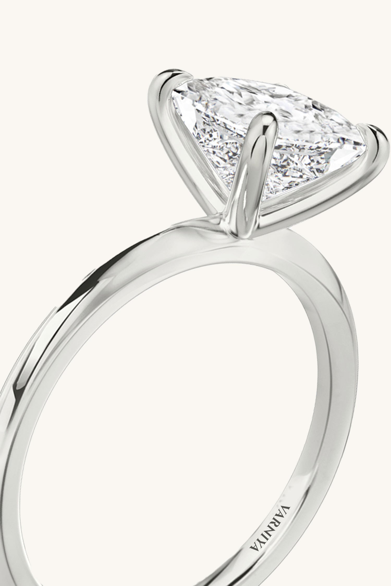 Amália Princess Solitaire Ring