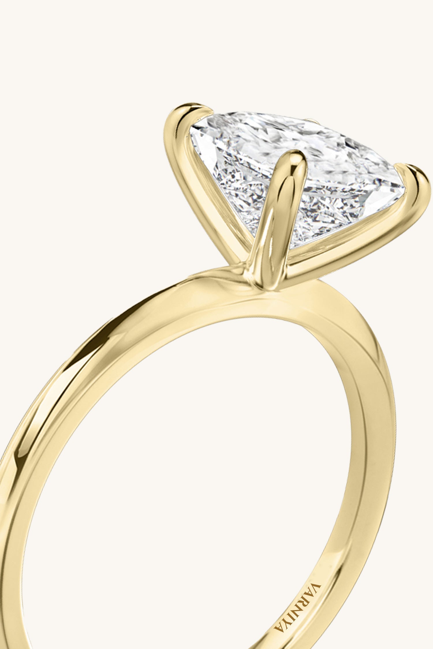 Amália Princess Solitaire Ring