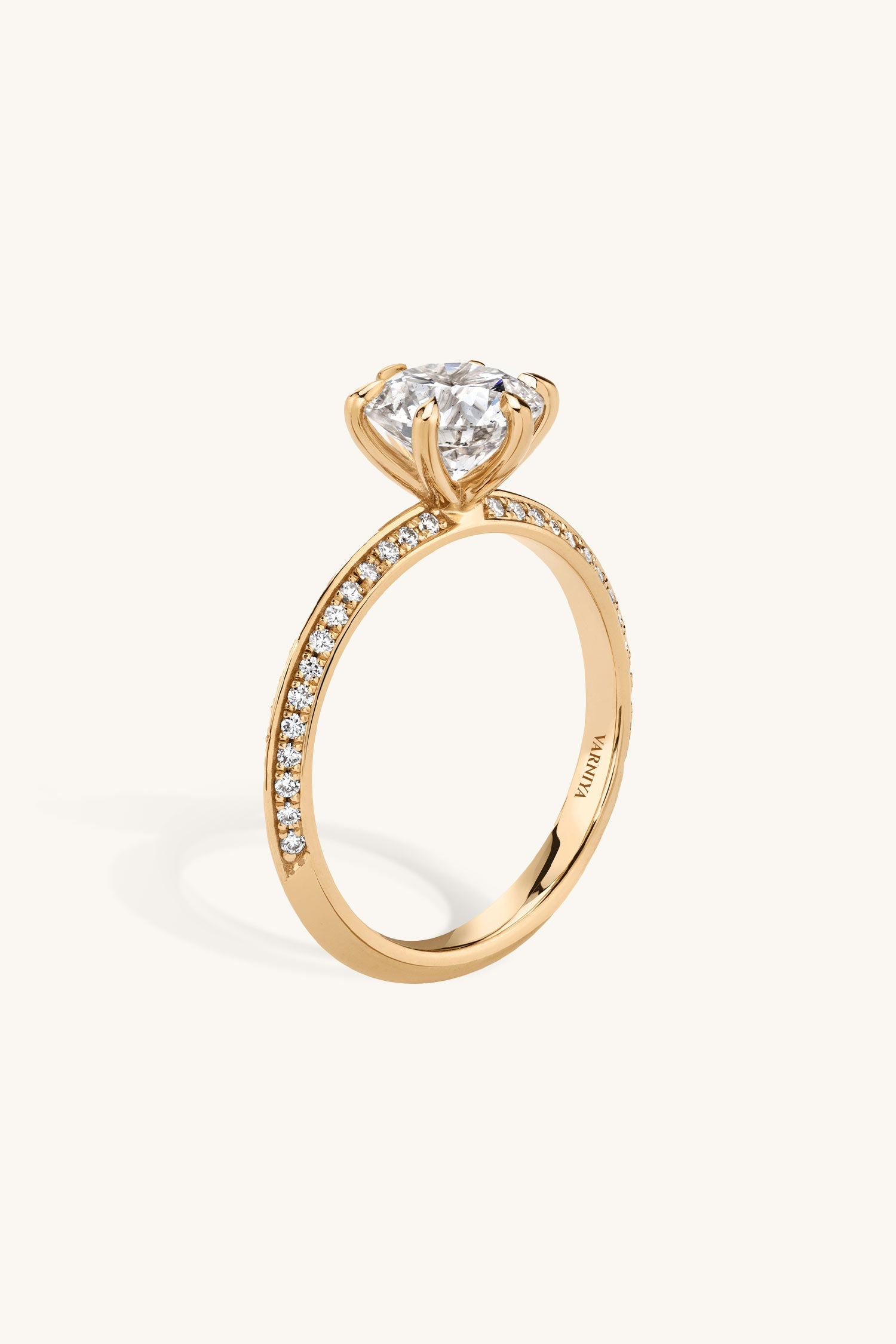 Amália Round Brilliant Solitaire Pavé Ring