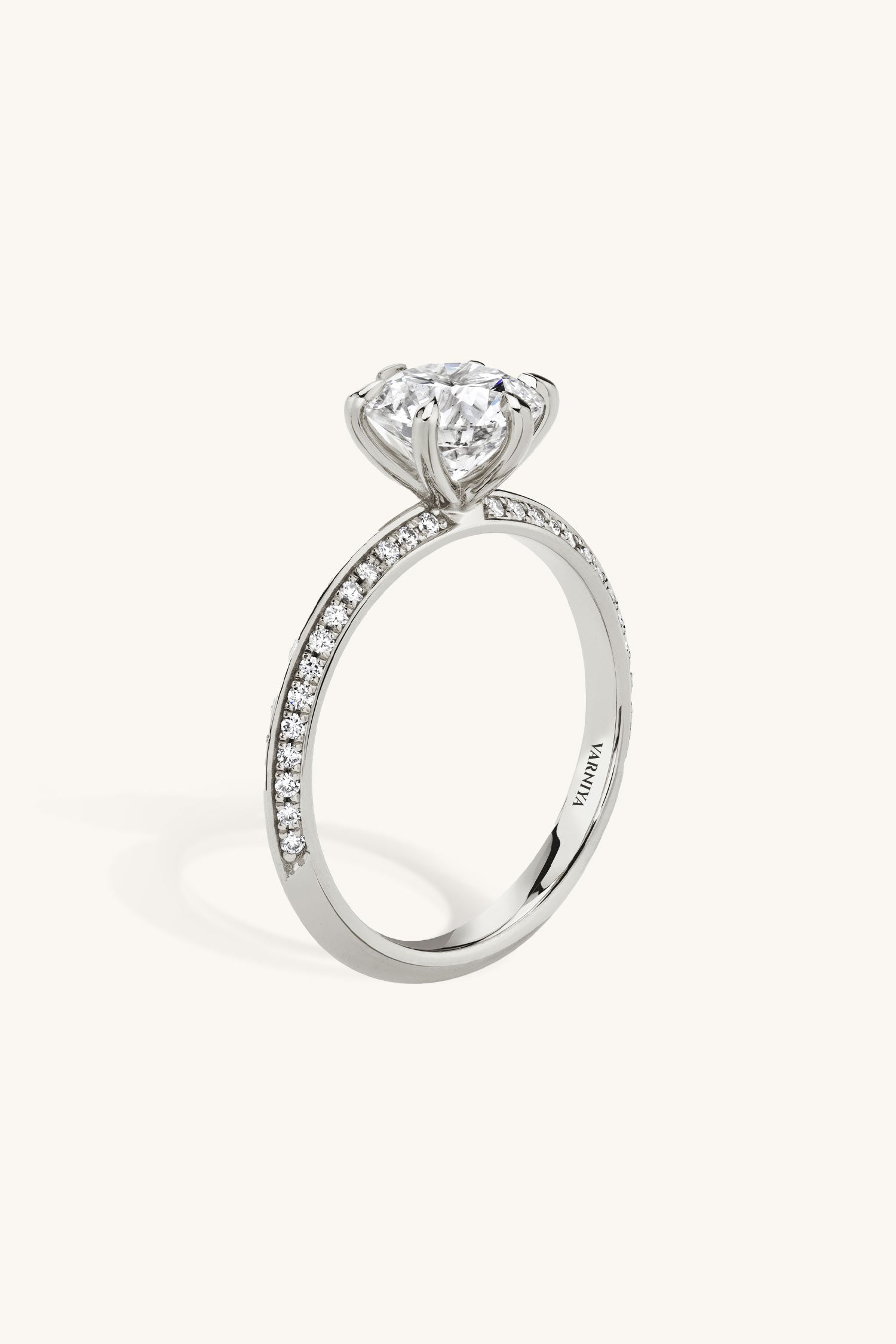 Amália Round Brilliant Solitaire Pavé Ring