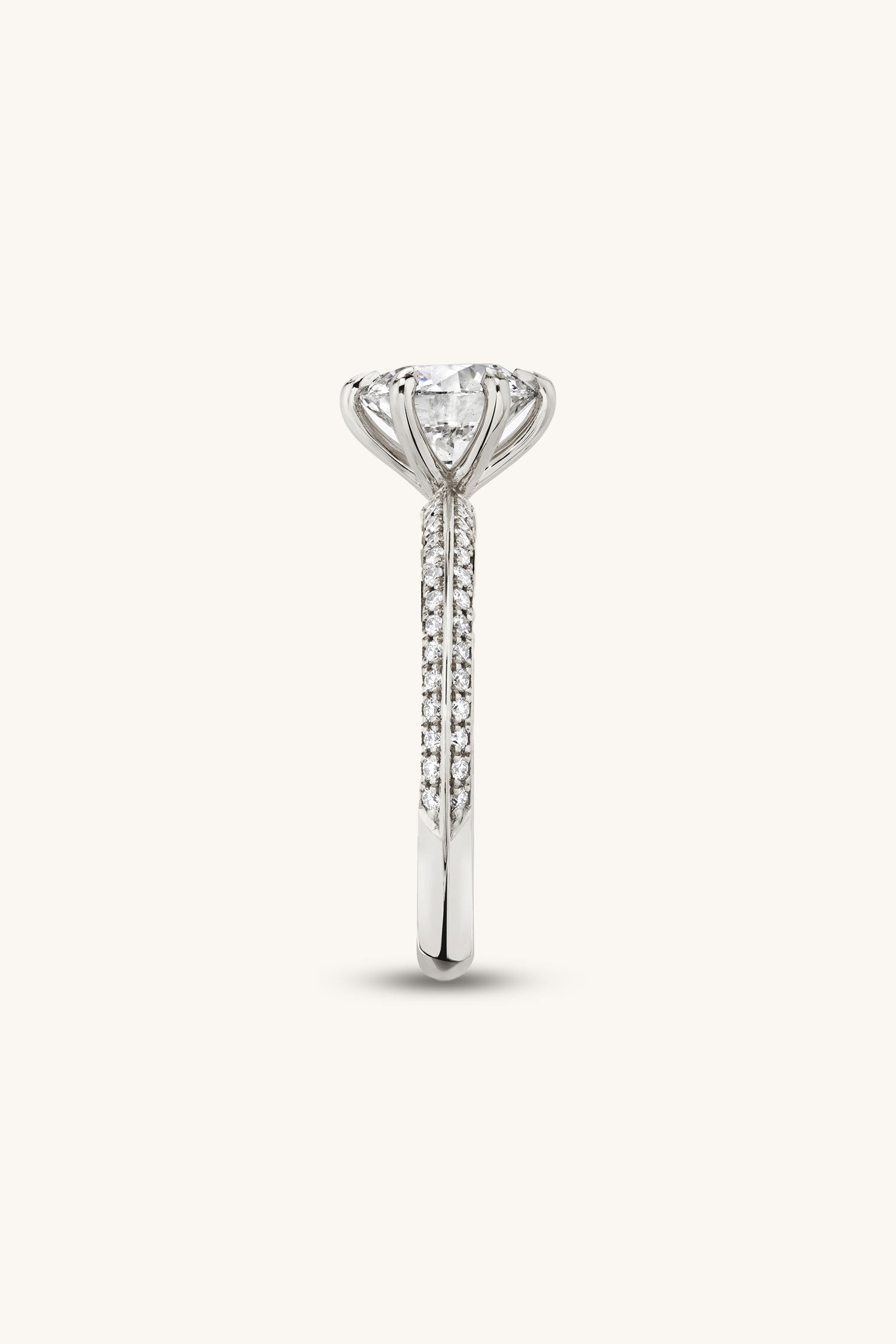 Amália Round Brilliant Solitaire Pavé Ring