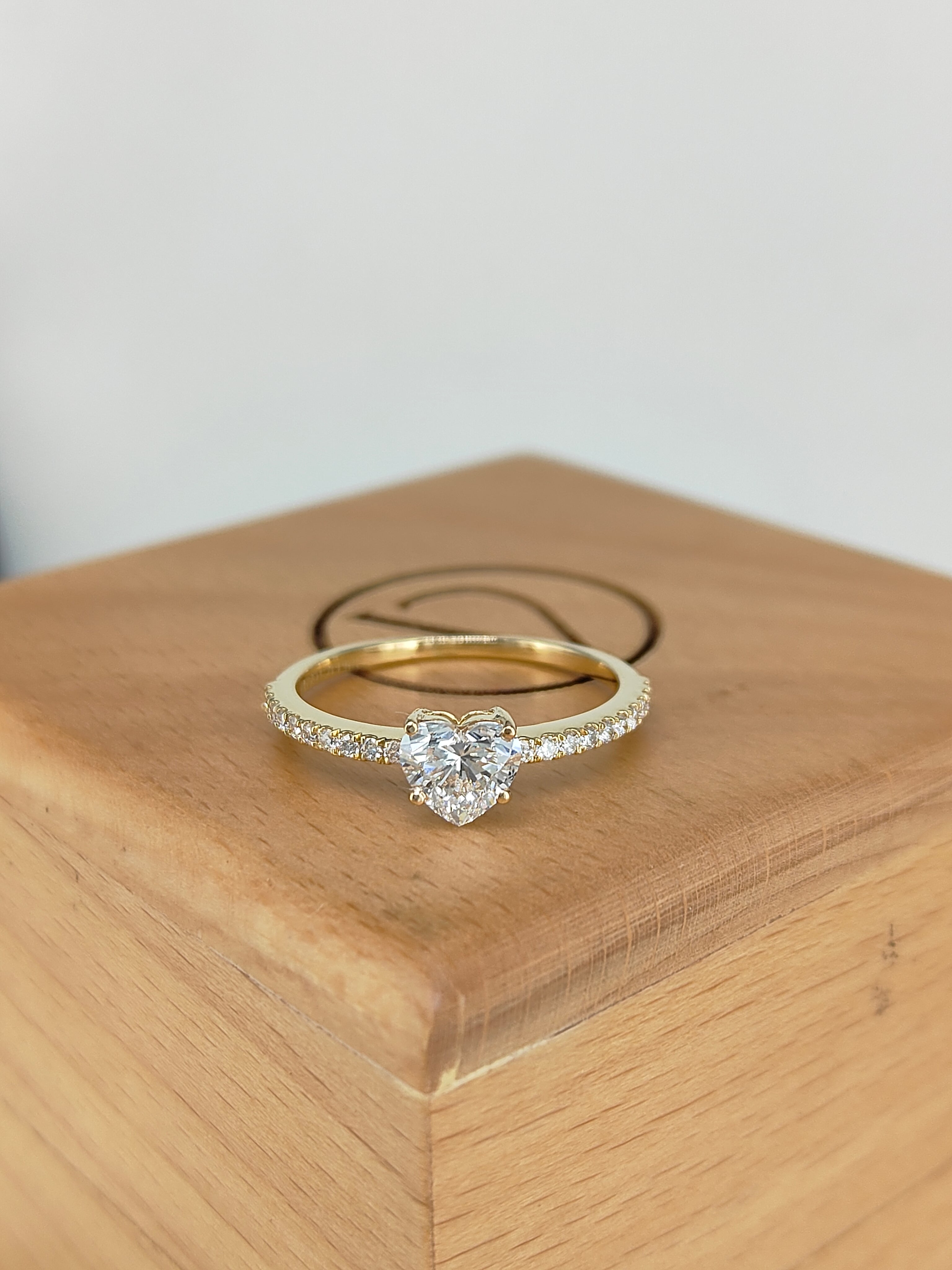 Corazón Heart Solitaire Pavé Ring