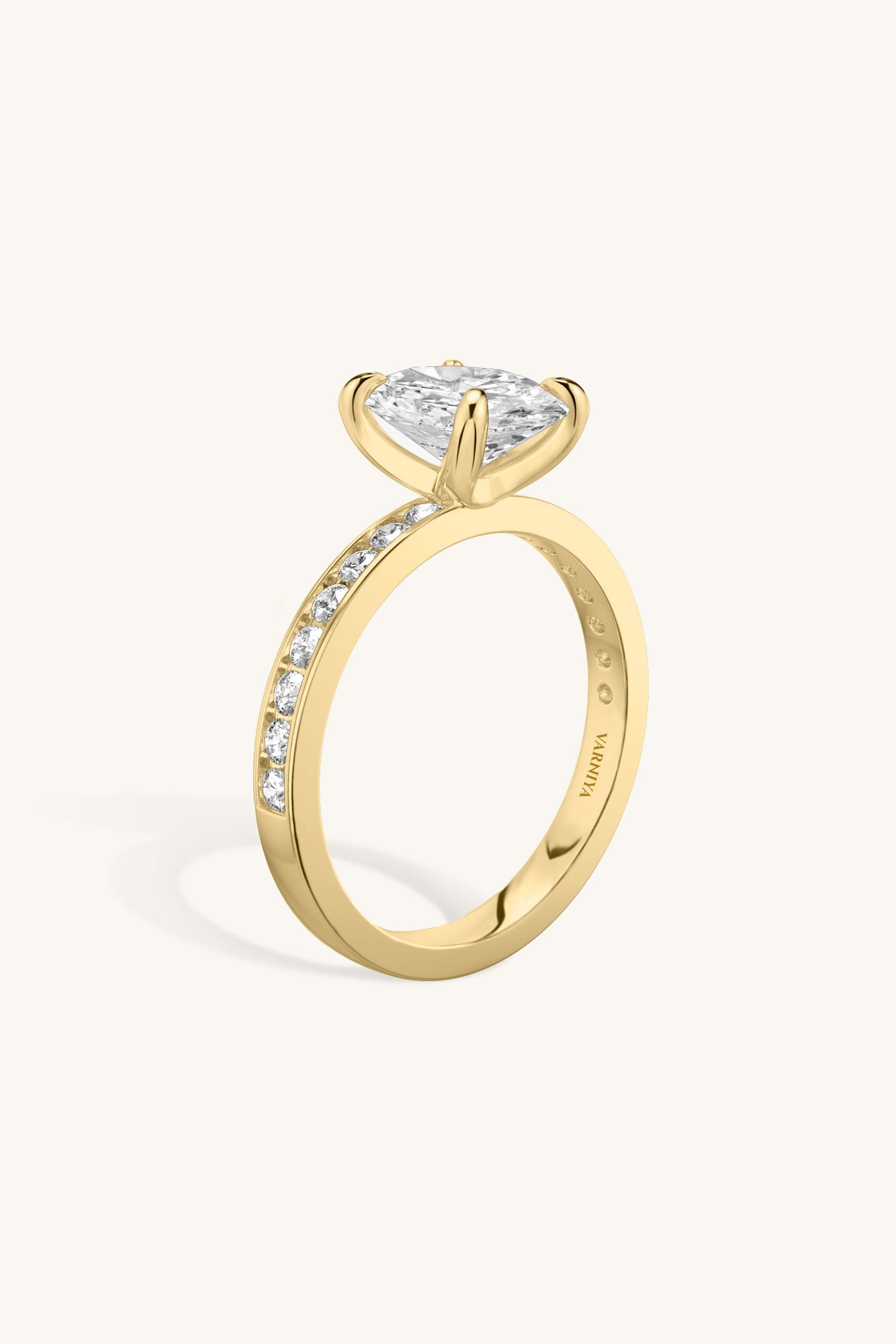 Sequinne Oval Large Pavé Premium Band