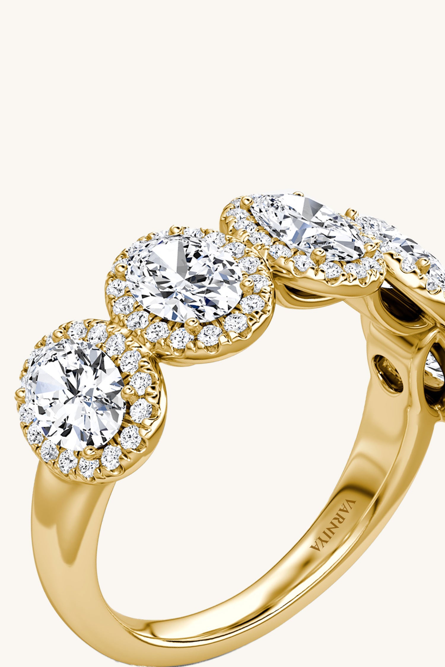 Beatriz Halo Oval Pave Band