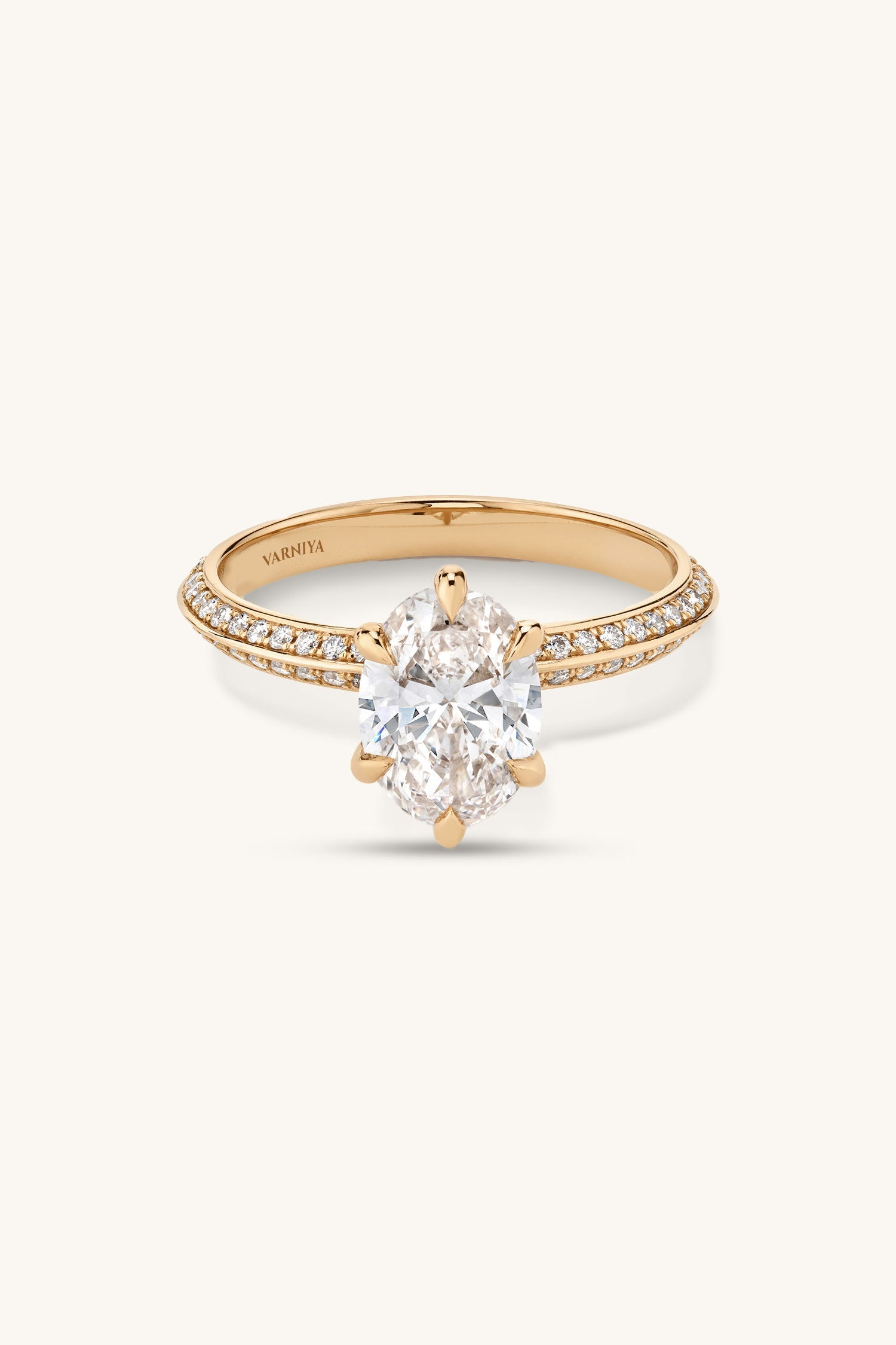 Amália Oval Solitaire Pavé Ring
