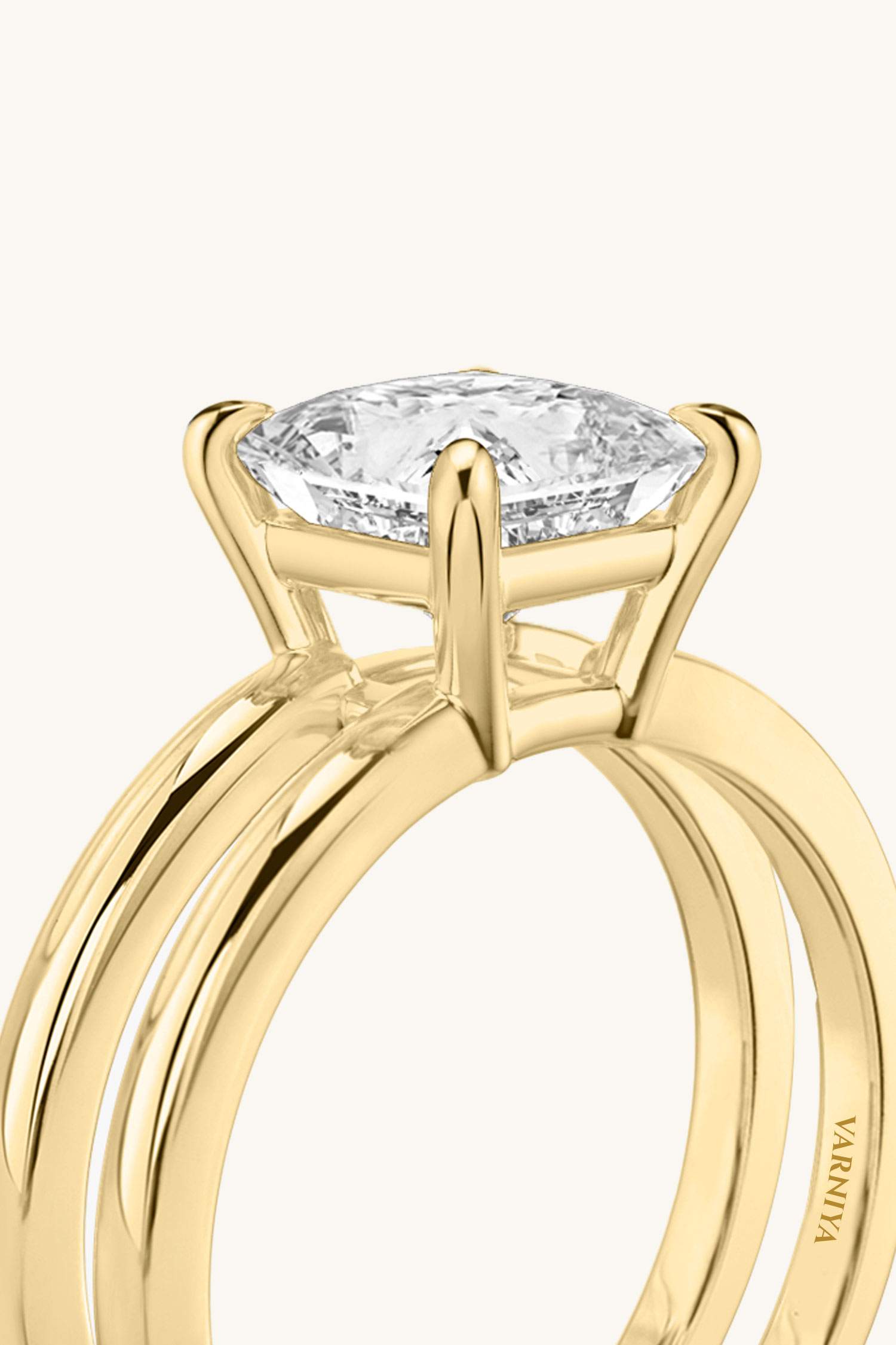 DULCE HALO ROUND BRILLIANT SOLITAIRE PAVÉ RING